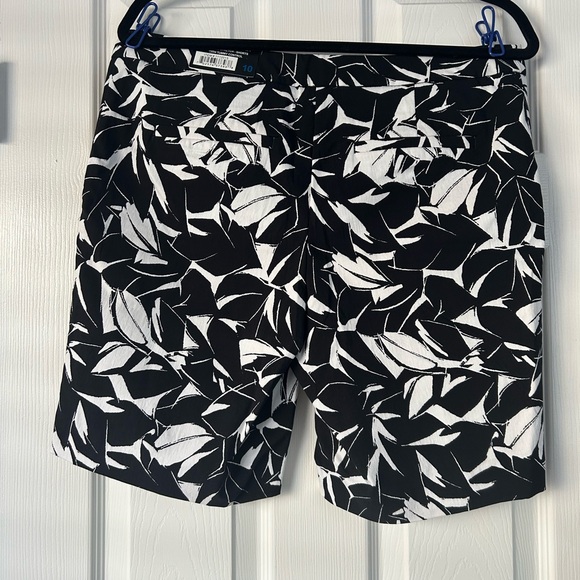 Mario Serrani Tummy Control Black and White Bermuda Shorts NWT - Picture 2 of 4